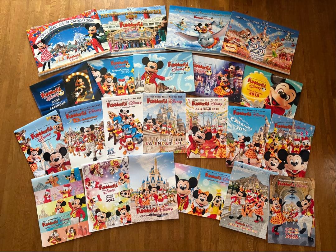 ファンダフルディズニー‼️ディズニー カレンダー セット 2005-2026年