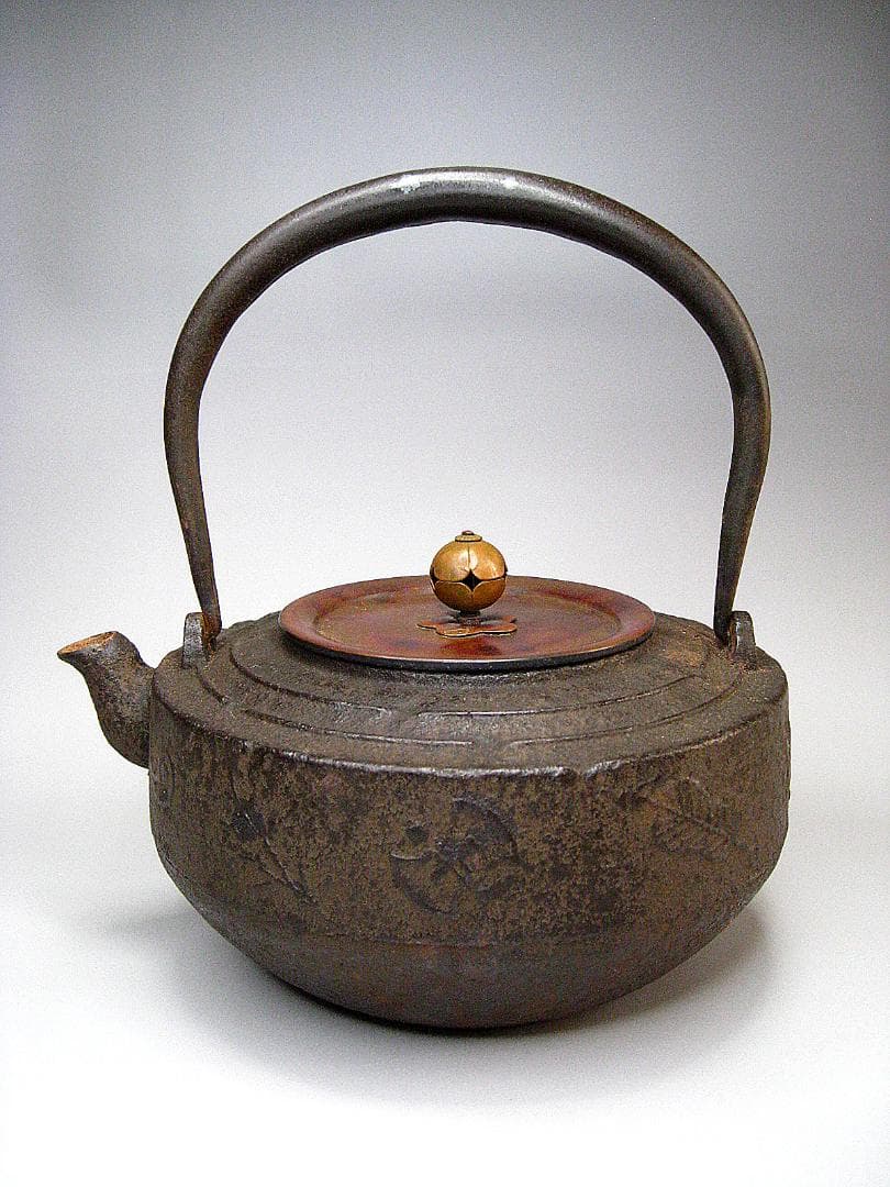 #北野宗三郎 #独楽形 #鉄瓶 #取手銀象嵌 #共箱 #彫刻 茶注 #水注 小振