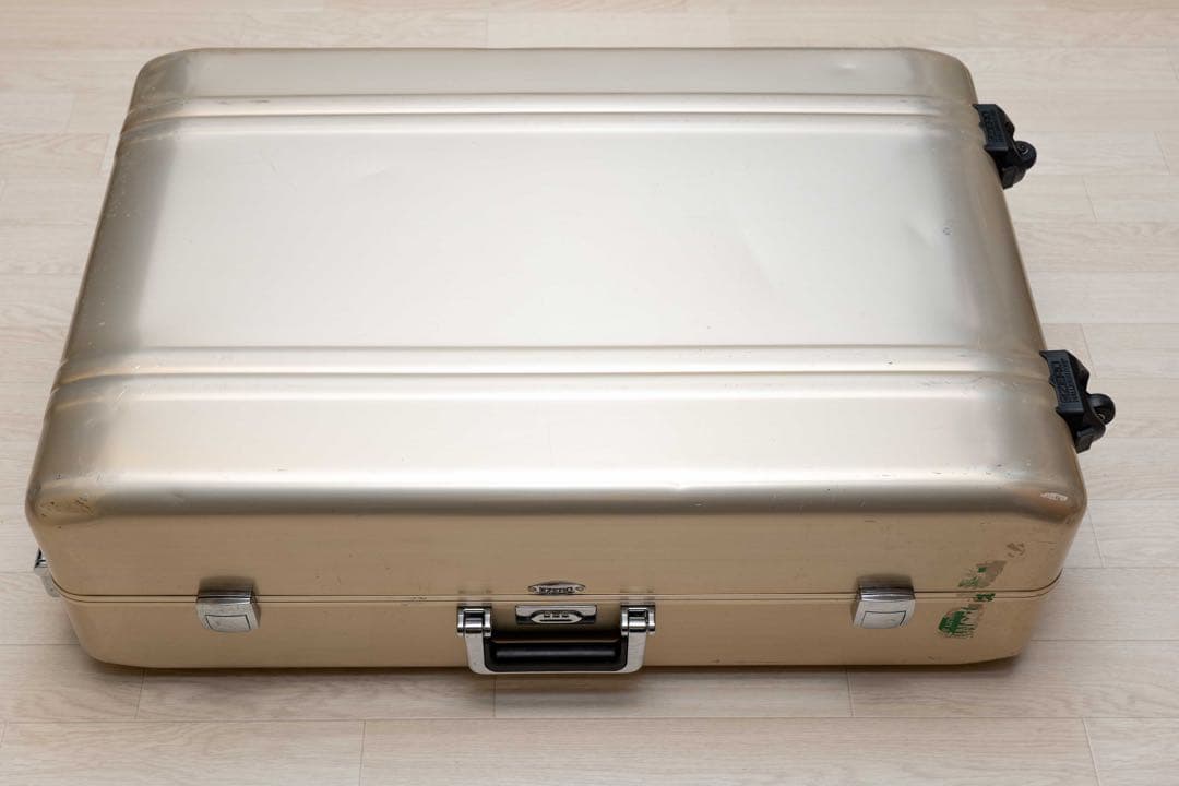 ゼロハリバートン　アルミキャリーケース　シャンパンゴールド