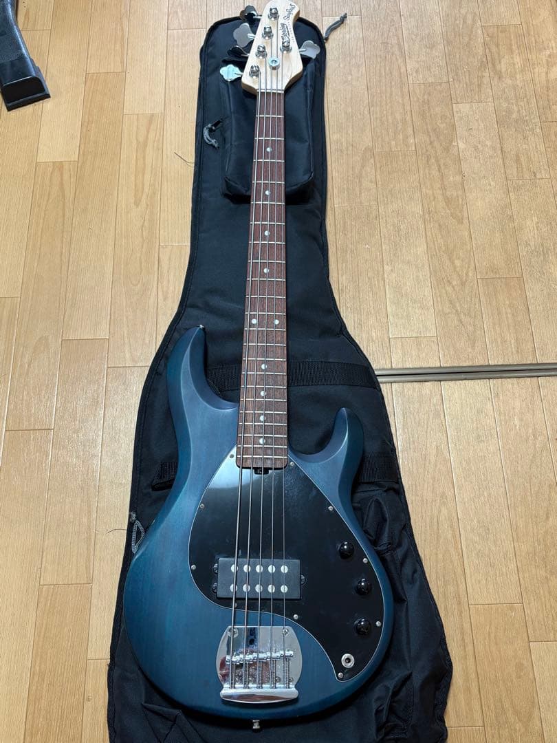 MUSICMAN sterling 5弦　ベース　程度良好　ケース付