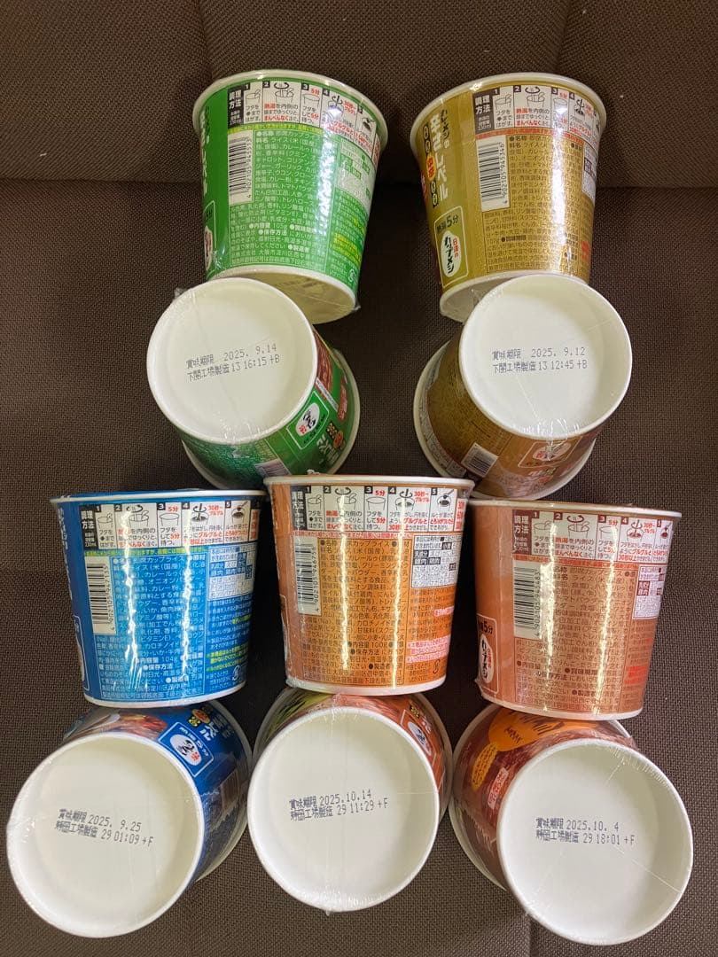 カップ麺、カレーめし、ラ王袋麺、お菓子などの販売です。