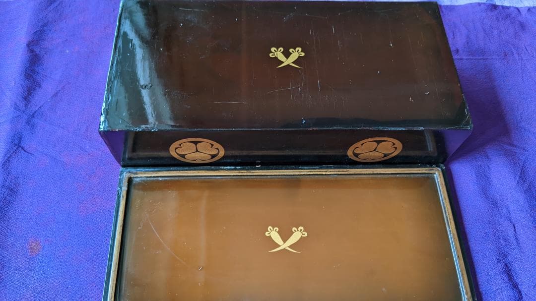 三葉葵紋木箱
