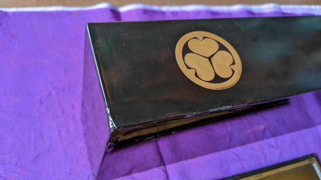 三葉葵紋木箱