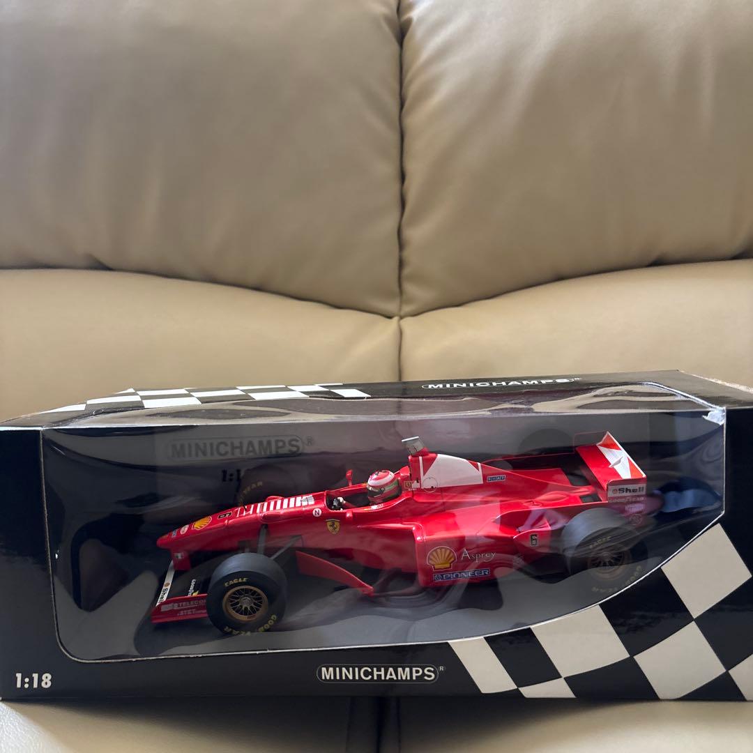 1/18 ミニチャンプス フェラーリ E.アーバイン