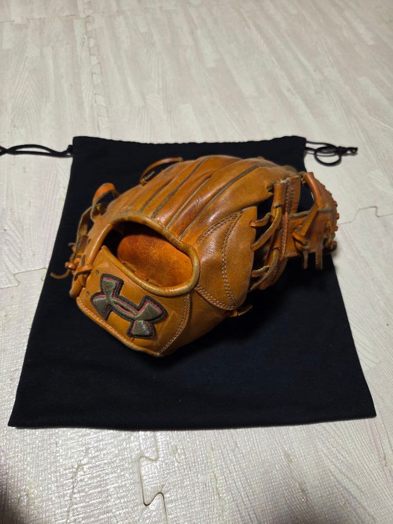 アンダーアーマー　内野用グローブ