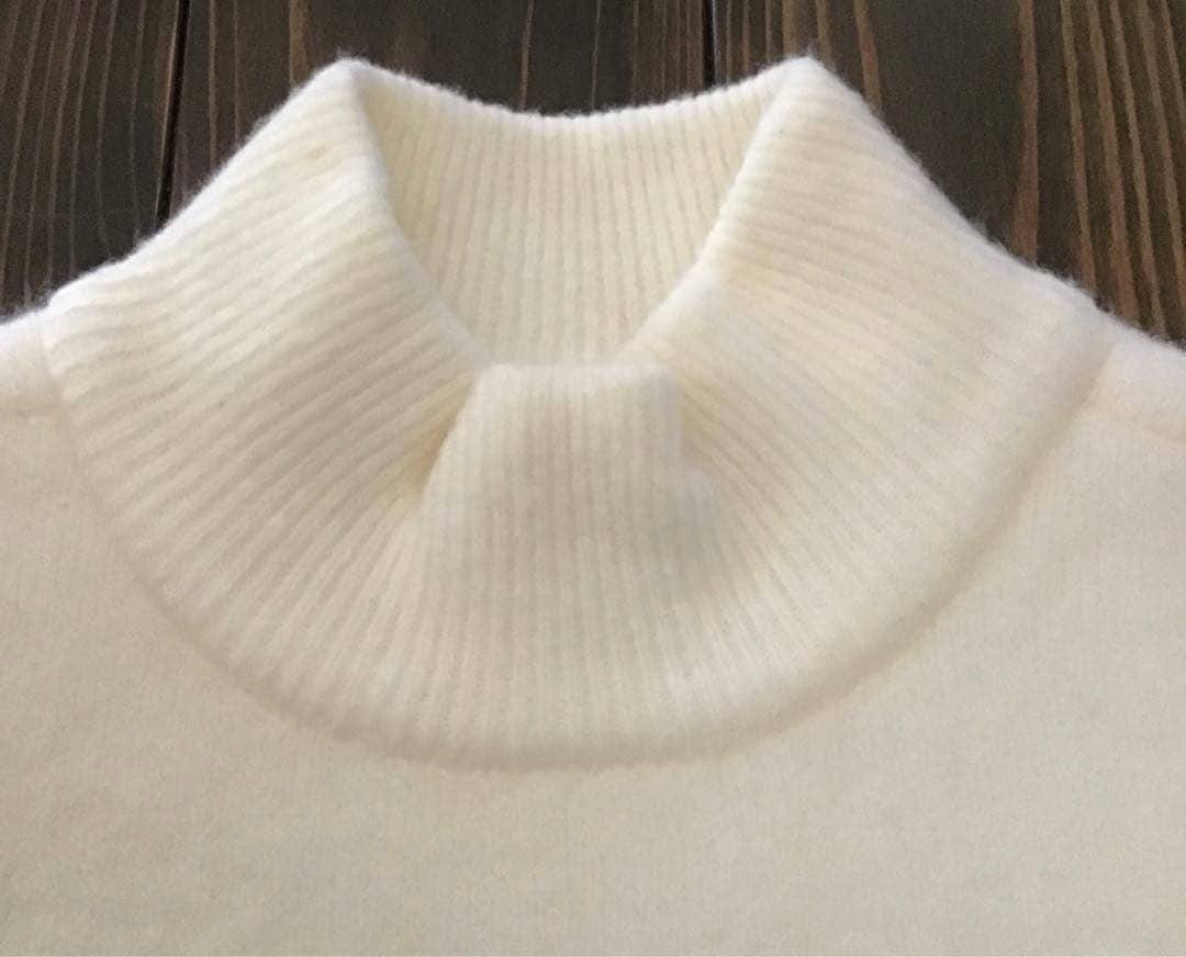 レディースのゴルフセーター　デサントゴルフ