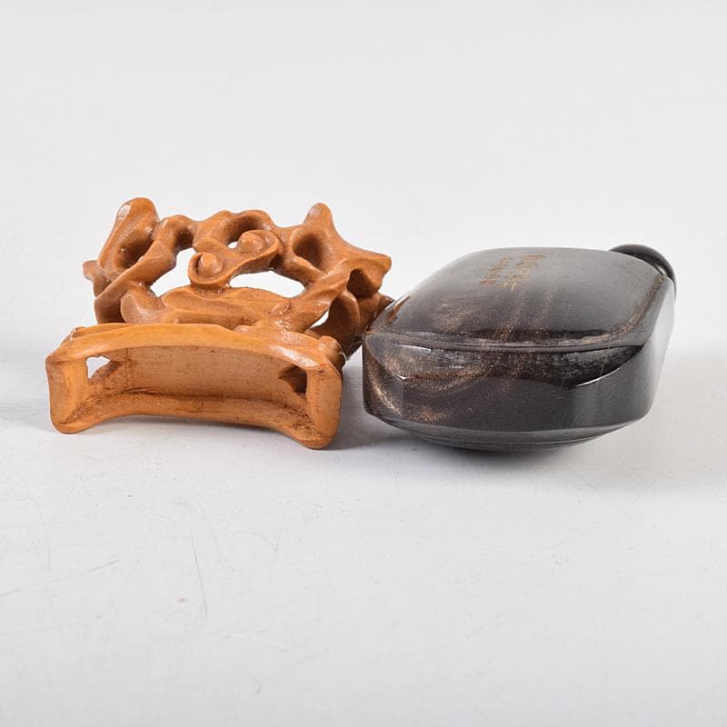 中国　牛角製　玉石螺鈿装飾　漢詩刻　鼻煙壷　木製台付　M　9430