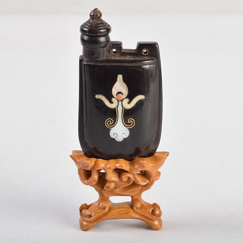 中国　牛角製　玉石螺鈿装飾　漢詩刻　鼻煙壷　木製台付　M　9430