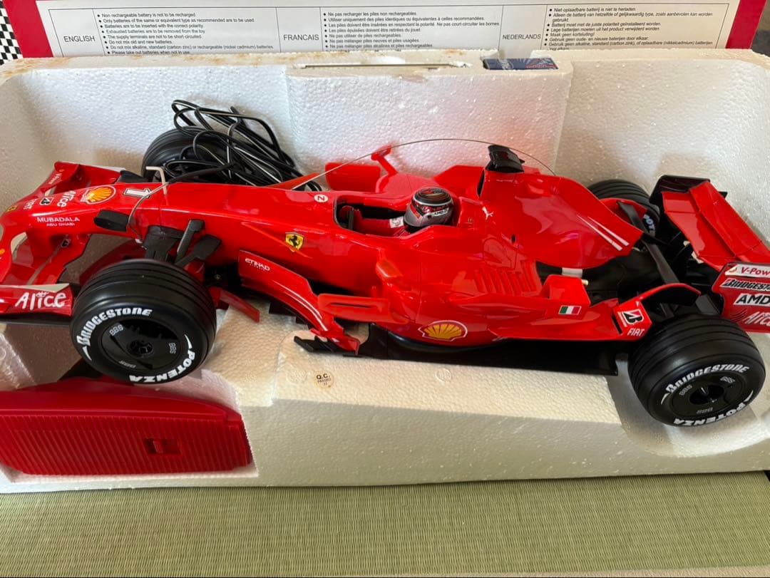 Ferrari F2008 ラジコンカー 1:10