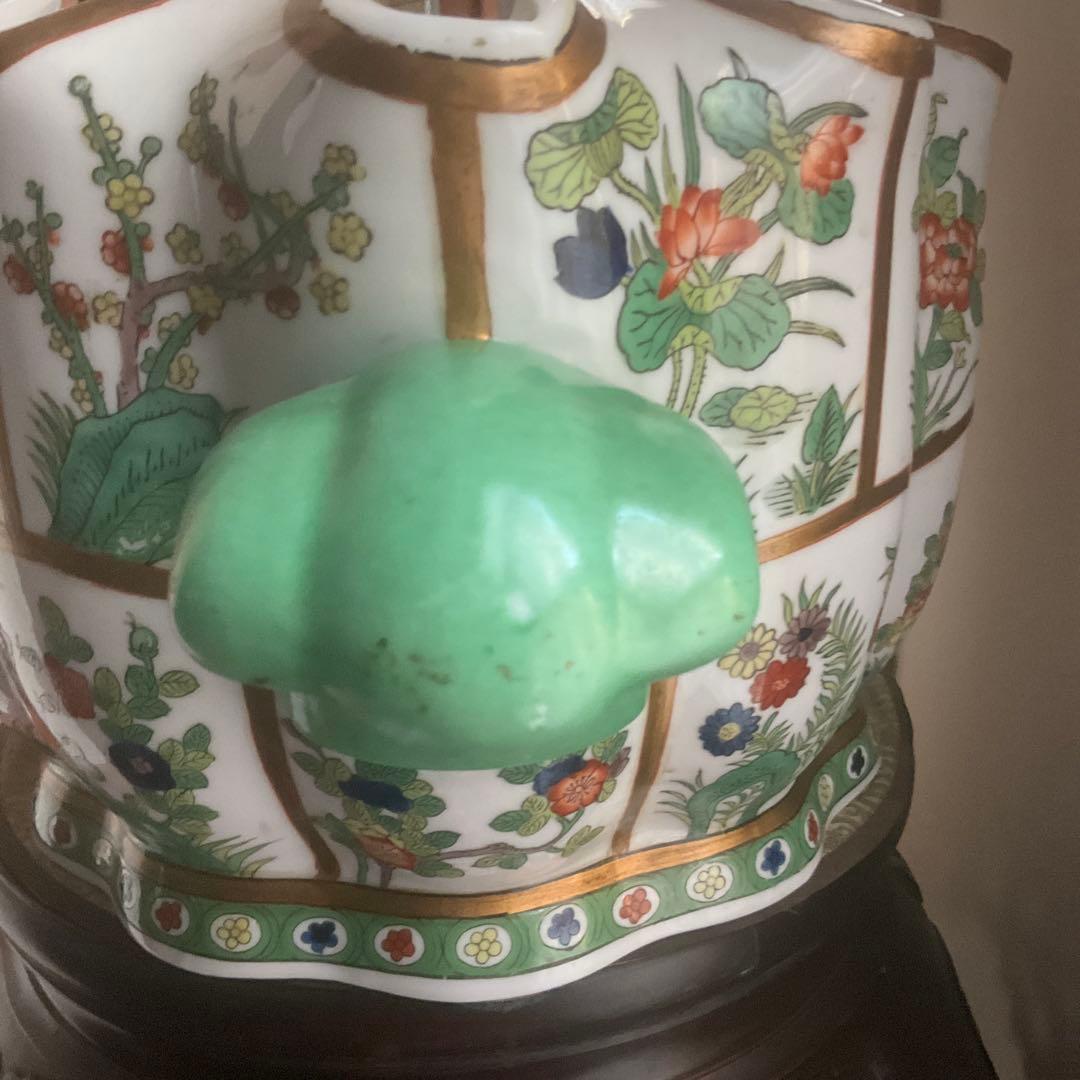 花と果物の装飾 陶器の水鉢、手描き、シノワズリ