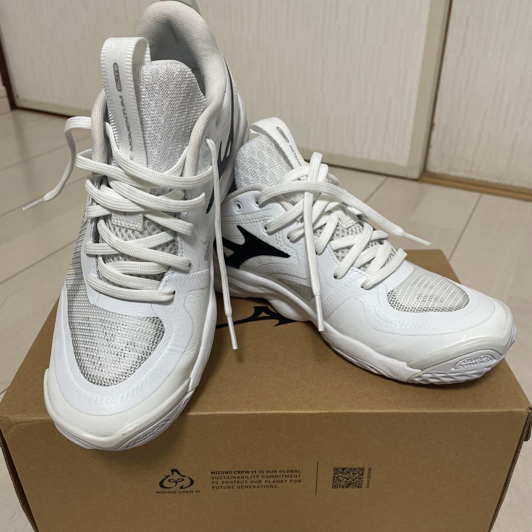 美品❣️ミズノWave Momentum EL 23.0cm ホワイト/ブラック