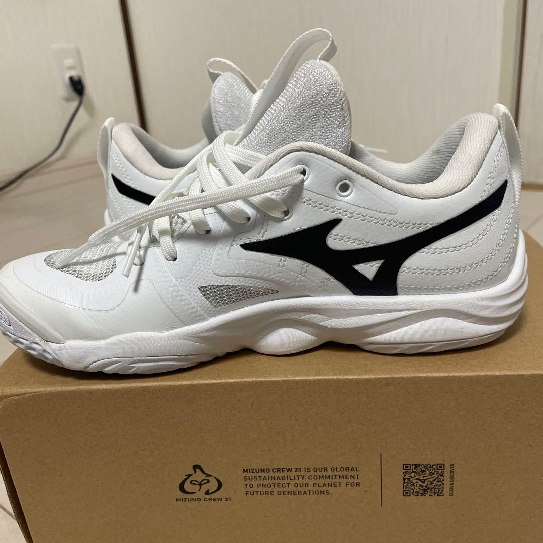 美品❣️ミズノWave Momentum EL 23.0cm ホワイト/ブラック