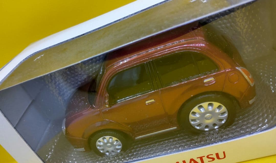 ダイハツ　ミラジーノ　赤　プルバックカー　？？