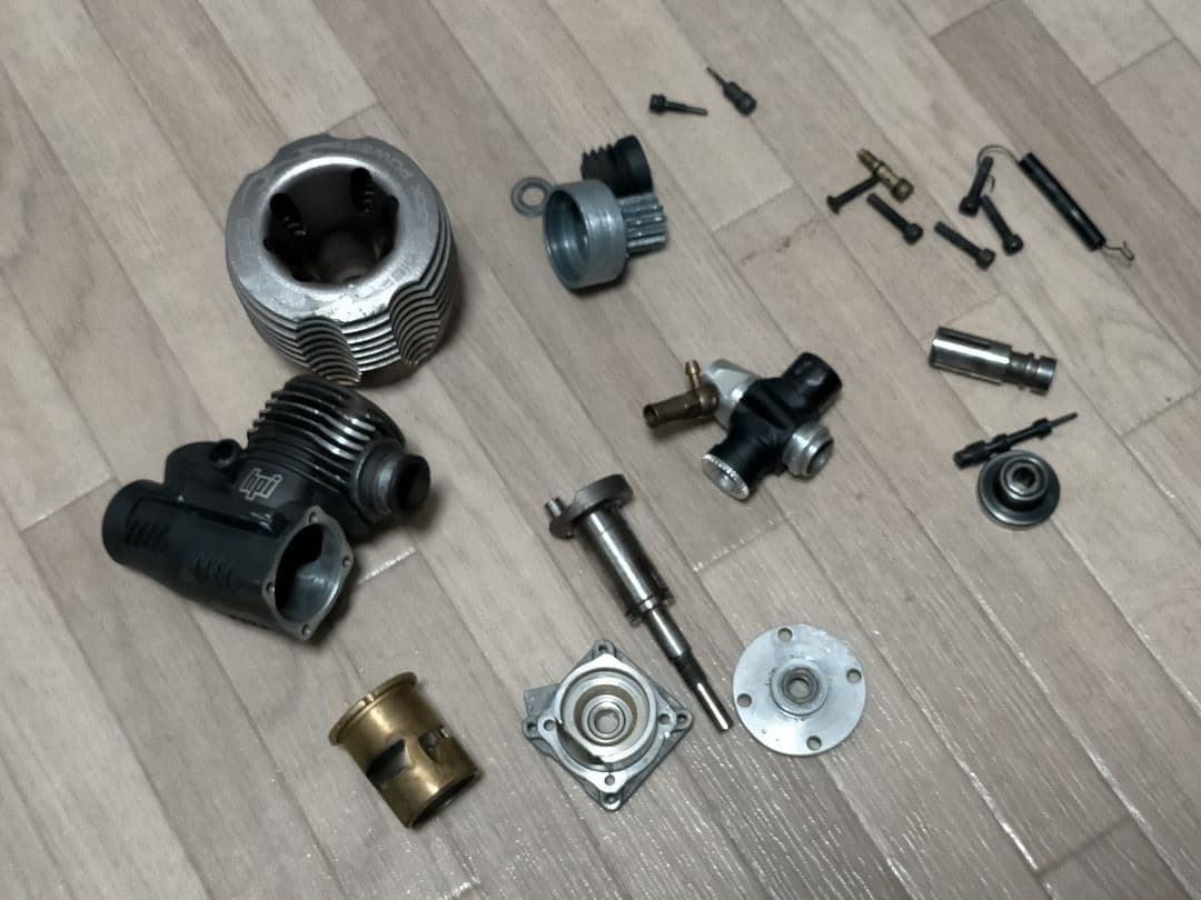 ★送料無料★ジャンク　1/8？HPIサベージ?　エンジンラジコン