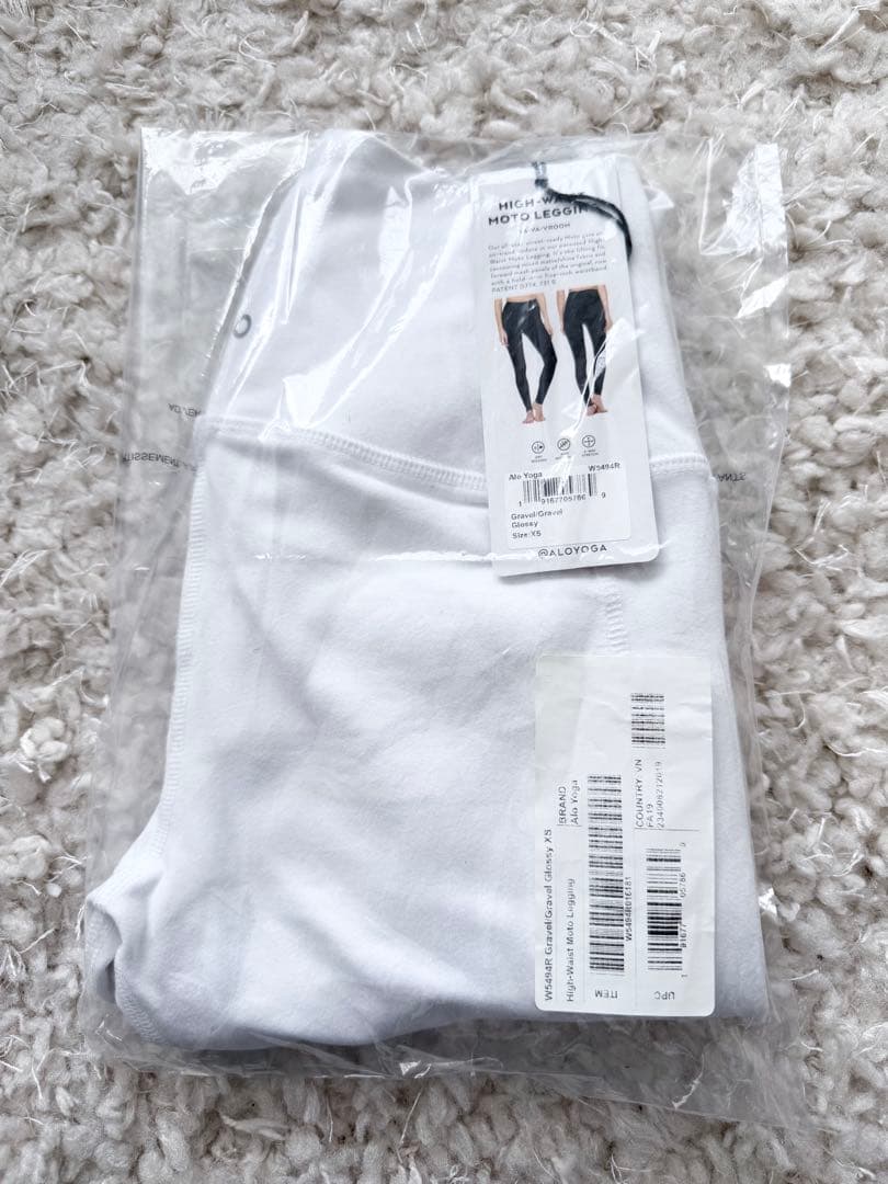 【新品タグ付】★人気完売品★ alo yoga ハイウエスト モトレギンス