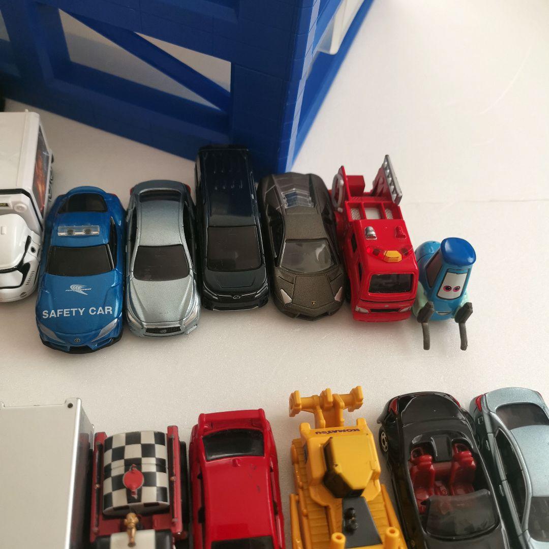 トミカミニカー95台・駐車場