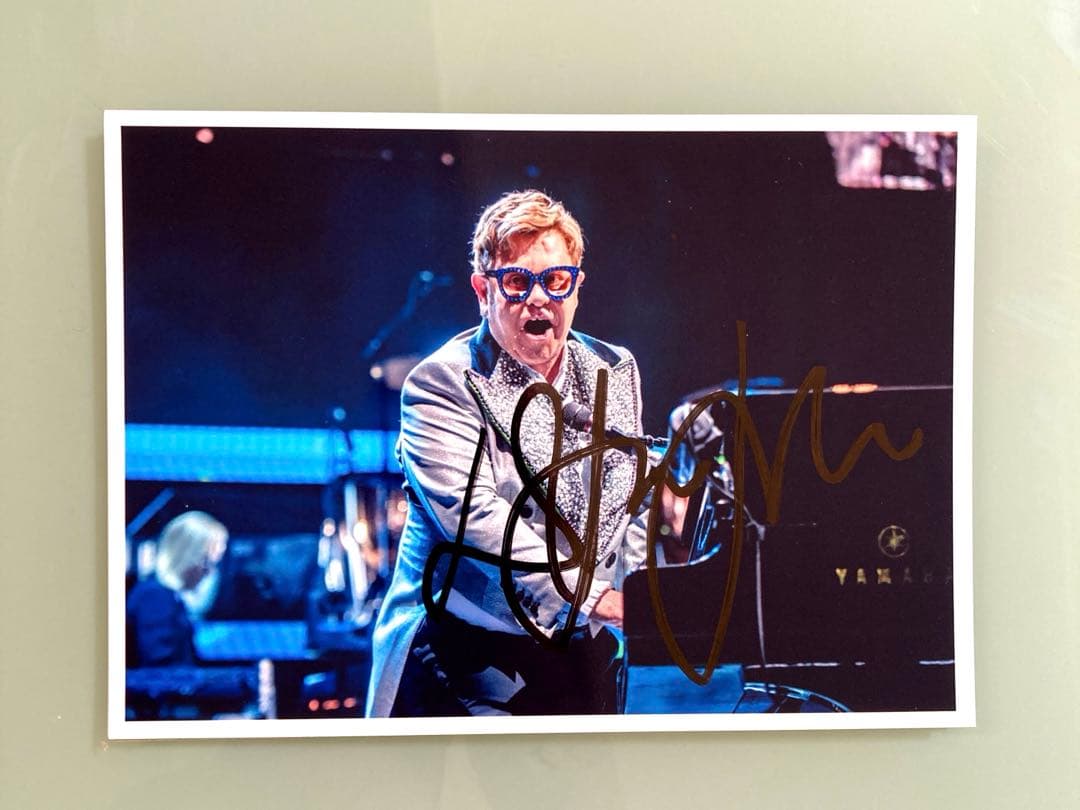 エルトン・ジョン直筆サイン入り2Lサイズ写真…ピアノロック…Elton John