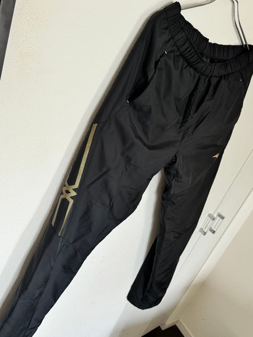 MIZUNOミズノ　トレーニングウェア上下セット　ブラック　ゴールド