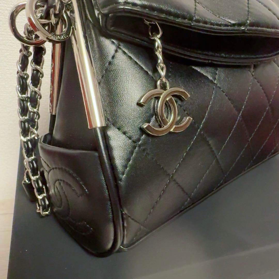 CHANEL ブラックレザー ショルダーバッグ ノベルティ チャーム