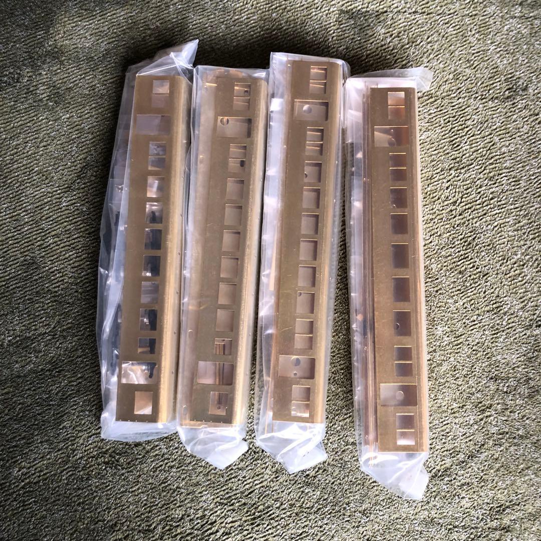 谷川製作所　国鉄モハ43系合の子、半流線型車体バラキット。4両セット、台車付き。