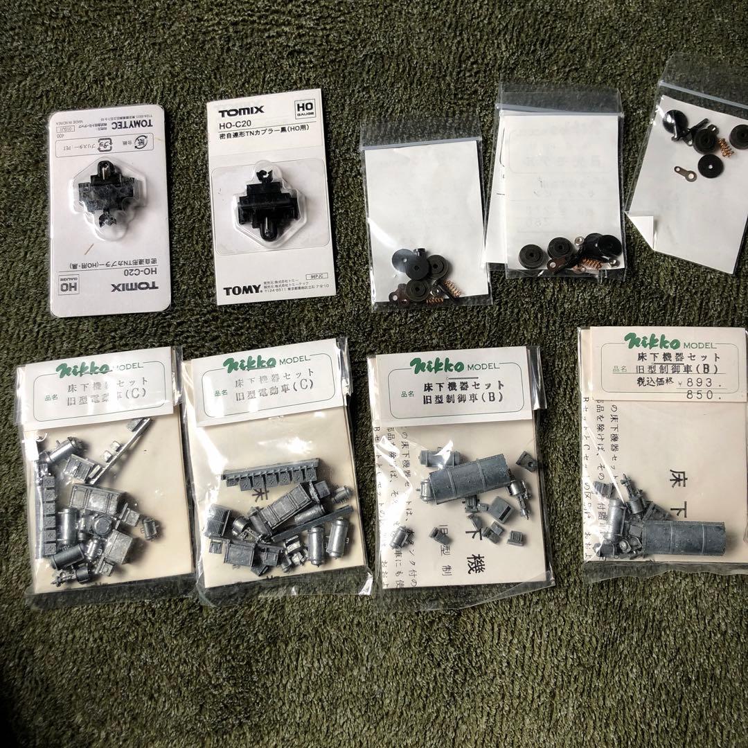 谷川製作所　国鉄モハ43系合の子、半流線型車体バラキット。4両セット、台車付き。