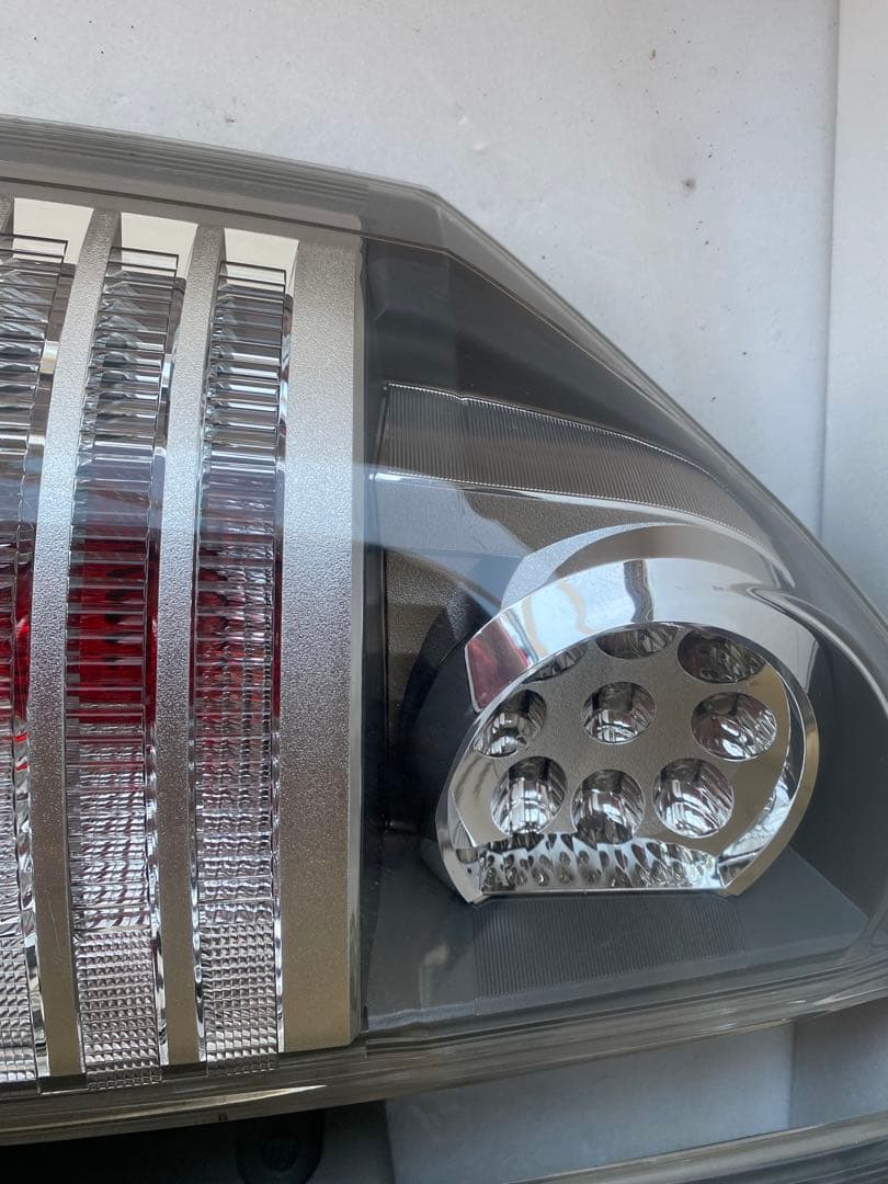 トヨタ 純正 ヴォクシー 70系 後期 ZRR70W テールランプ　左右セット