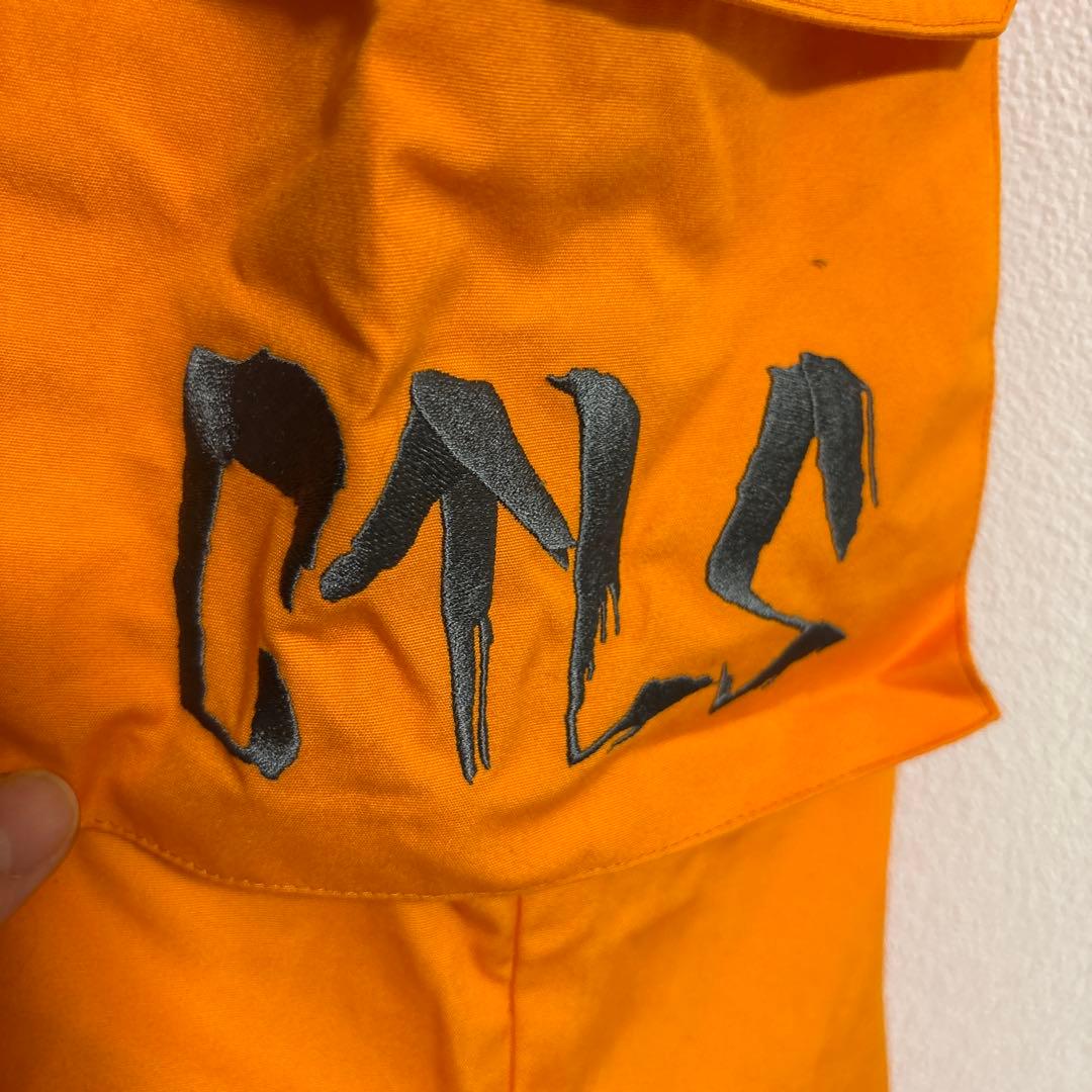 オレンジ カーゴパンツ サイドポケット付き