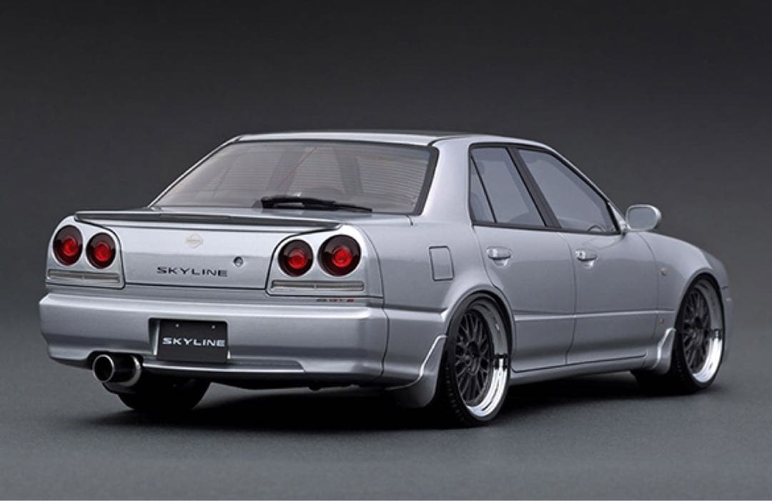 イグニッションモデル1/18スカイライン25GTターボ(ER34)シルバー