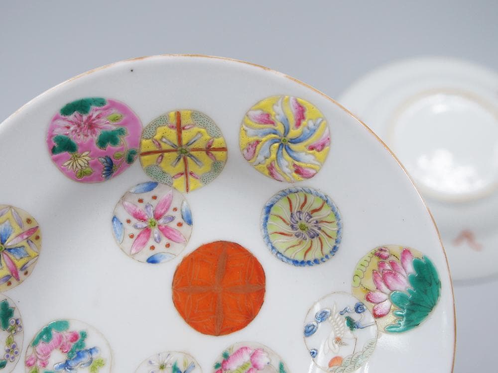 【瓷】　★ 瓷器 粉彩皮球花紋折沿盤 ★　清朝期　花卉 果物 手描文様　明清磁器