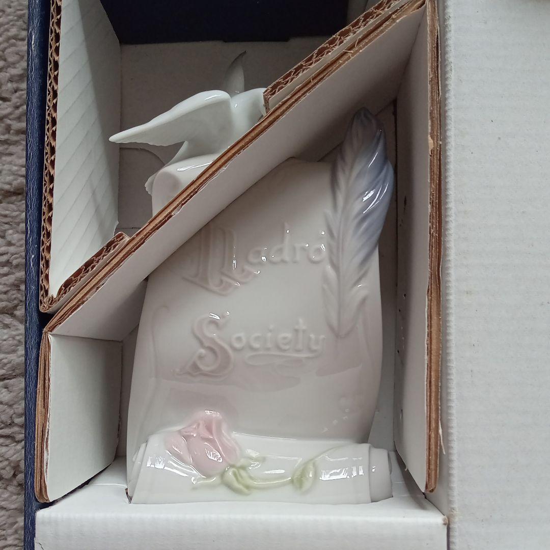 リヤドロ　ソサエティの盾