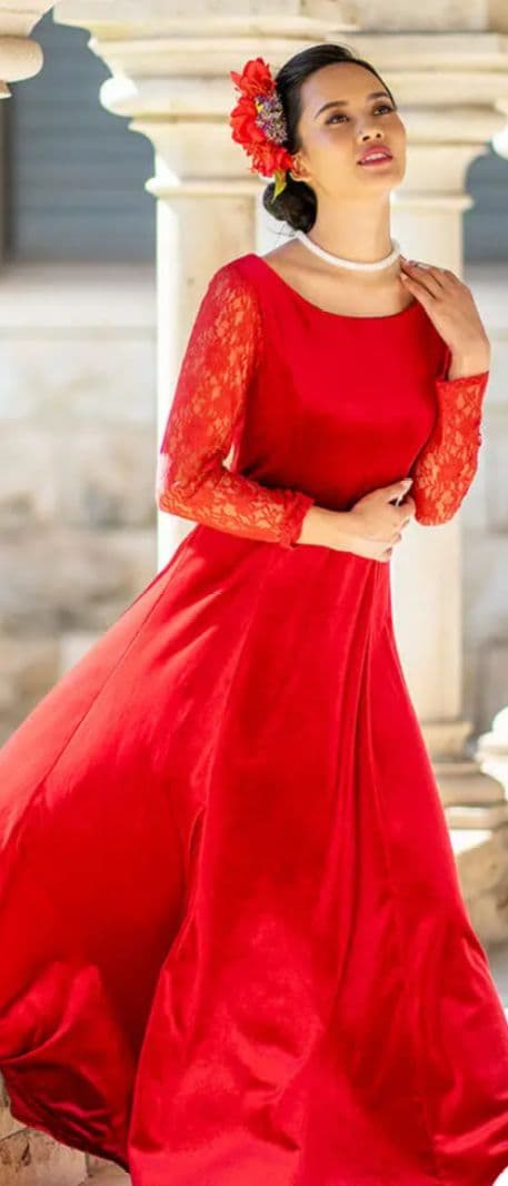 AREMITI　 フラダンスドレス　 現行品 　数回着用　美品