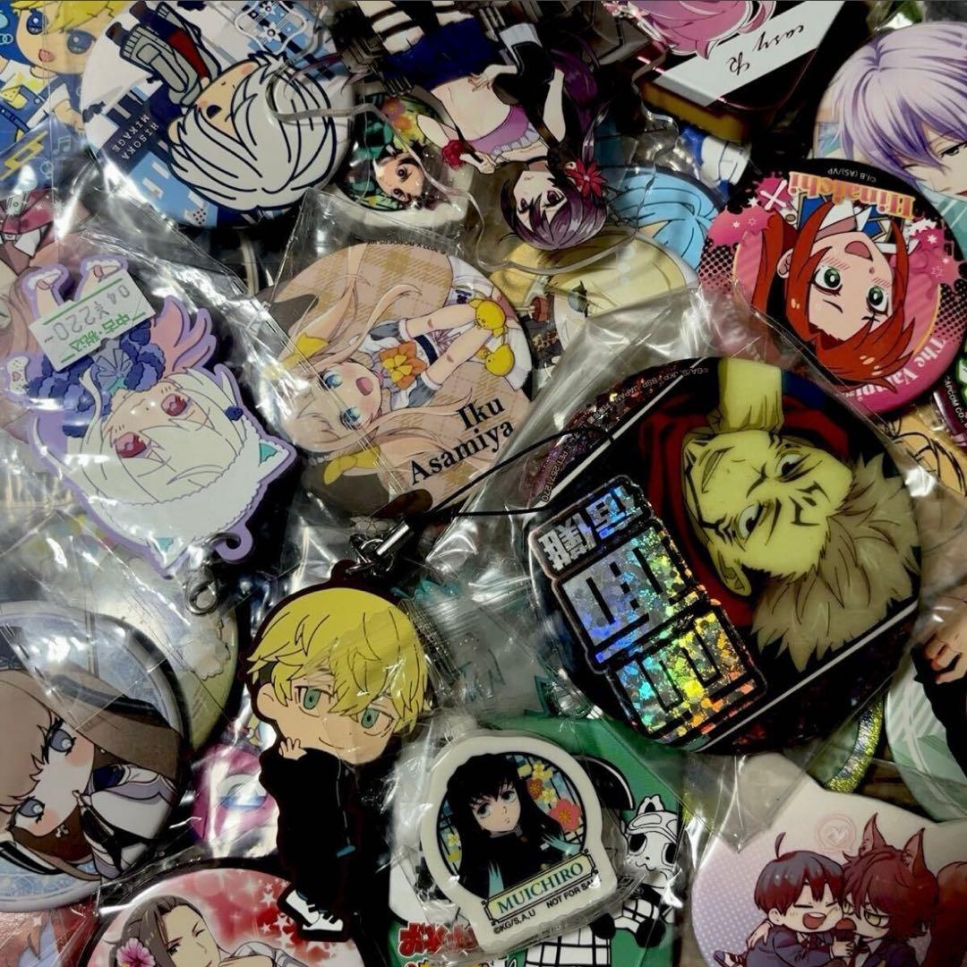 ⑦ アニメグッズ ノンジャンル 缶バッジ 小物類 400点 大量まとめ売り