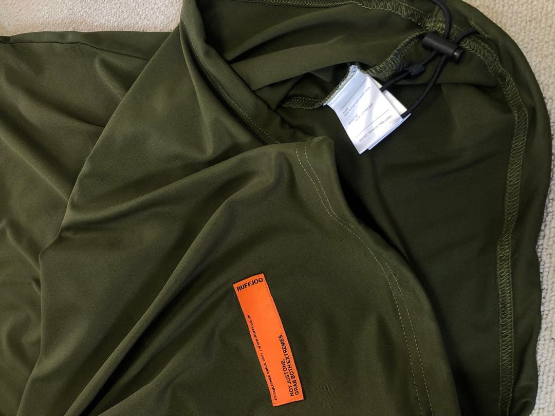 新作　ラフロッグ　RUFFLOG MOCK NECK KHAKI