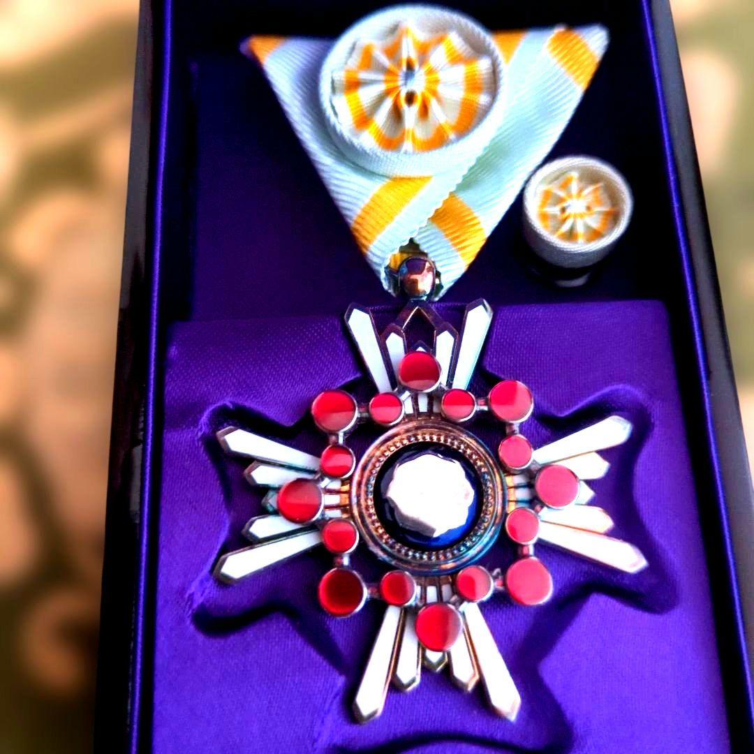 【最終価格】【美品】勲四等 瑞宝章 塗共箱・略綬付き