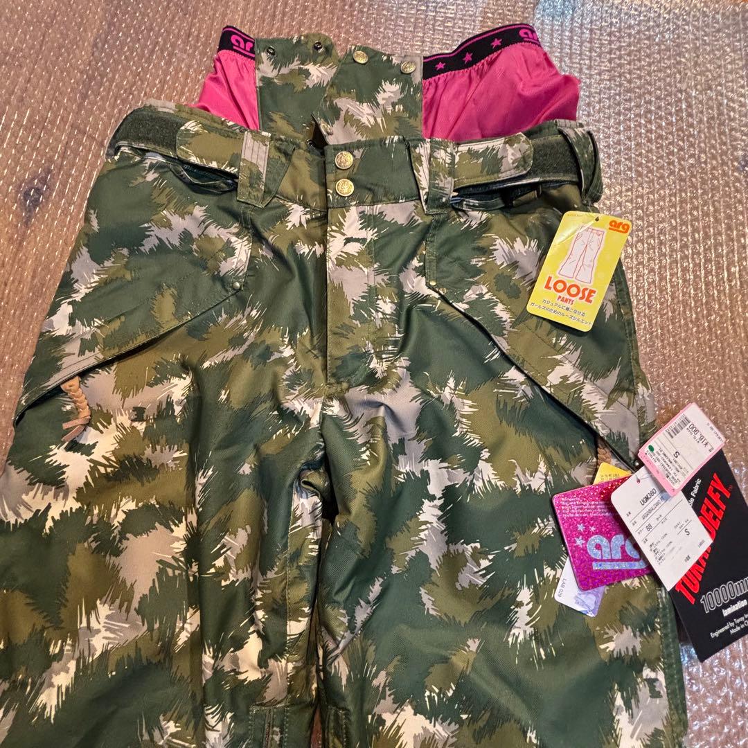 未使用　新品　迷彩　ARG(asics) スノーボードウェア　ズボン　スキー
