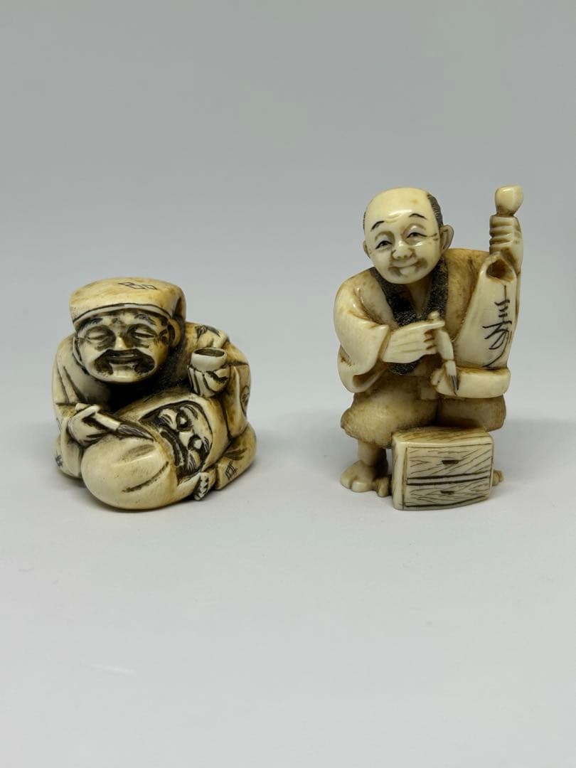 人物根付 二体揃　在銘「千広」「白之」 牙風彫刻 時代根付　骨素材