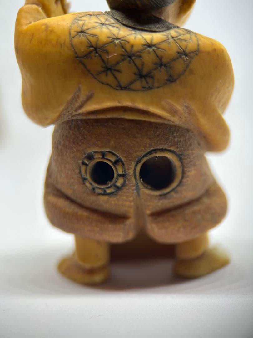 人物根付 二体揃　在銘「千広」「白之」 牙風彫刻 時代根付　骨素材