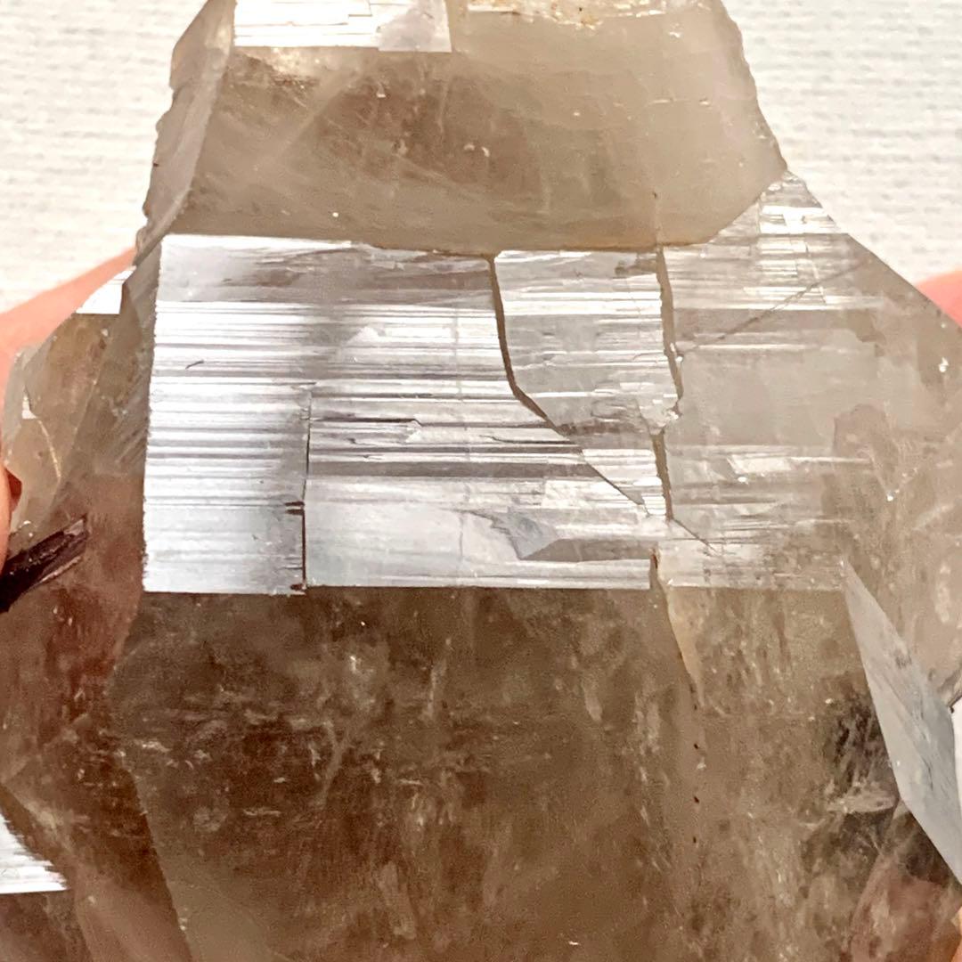 シン・ザギマウンテンクォーツ65/ブラウンファントム/艶々/黒針入り/巨大/自立