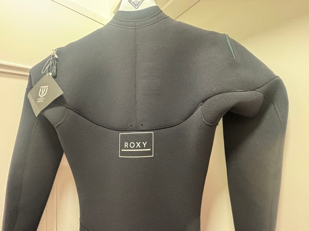 セール中新品未使用 ML ROXY フルスーツ 2/3 Hybrid U-Zip