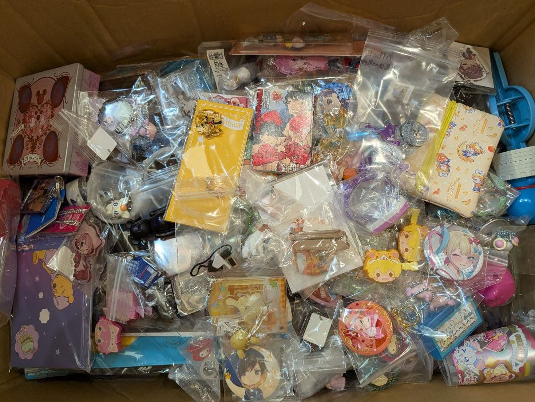 ８００点以上　ノンジャンル　大量　缶バッジ　アクスタ　まとめ売り　紙類なし