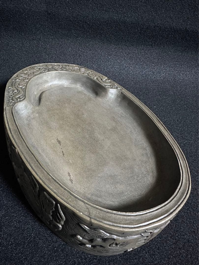 中国美術 澄泥楕円大硯 雲竜群馬彫 2.15kg 時代書道具