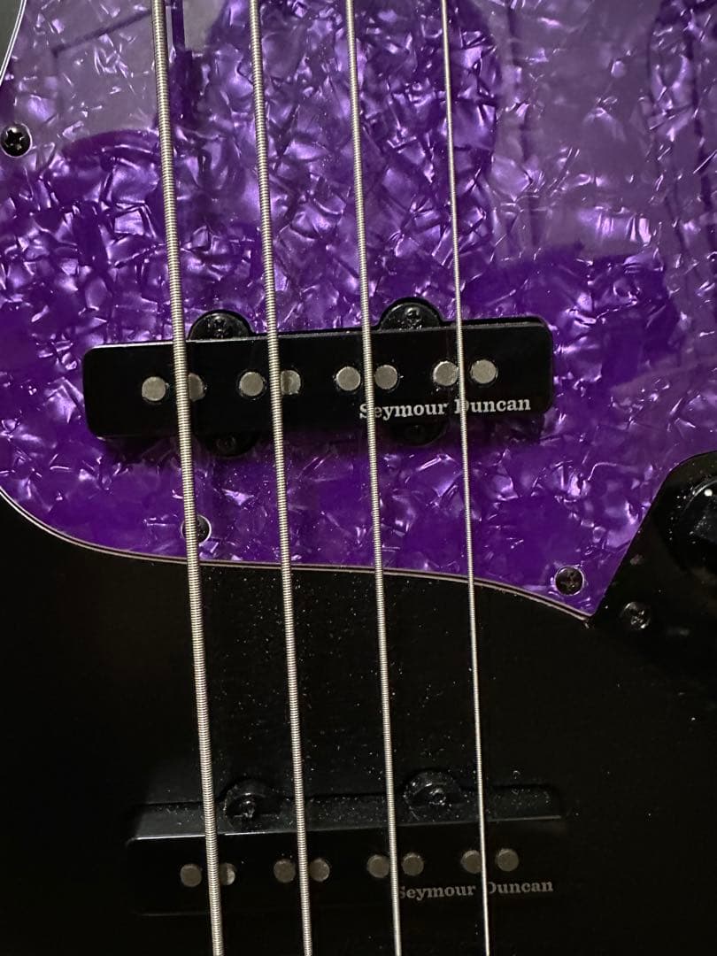 GRASS ROOTS製　Seymour Duncan搭載 ブラックエレキベース