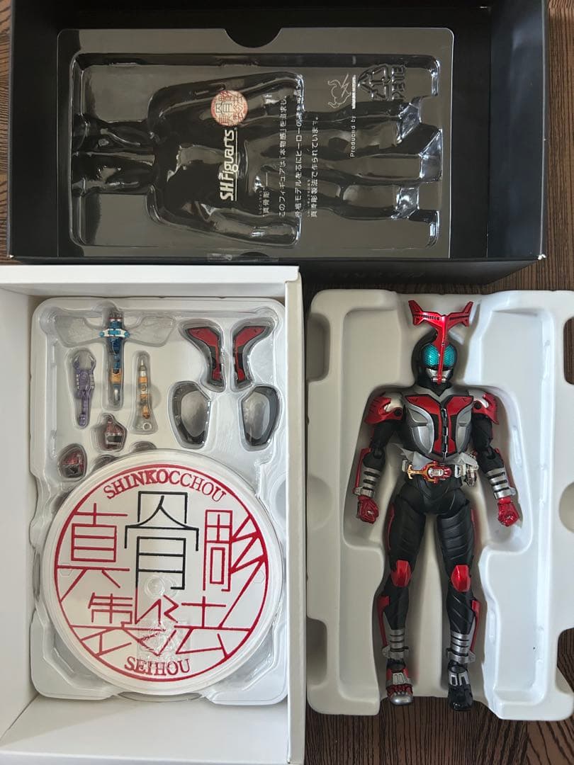 S.H.Figuarts真骨彫仮面ライダーカブトハイパーライダーガタック10th