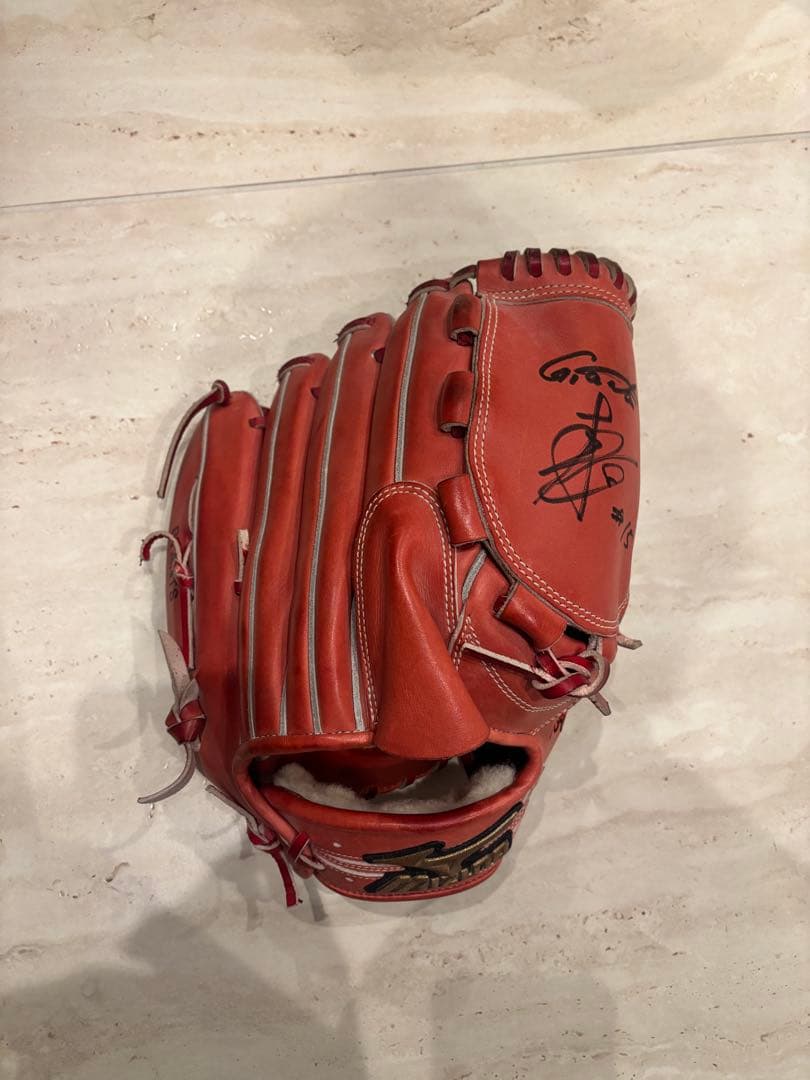 希少　巨人　澤村拓一投手　実使用グローブ　直筆サイン付き