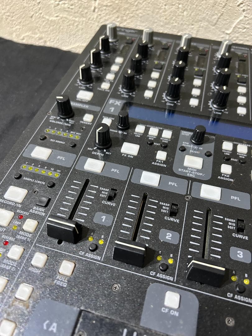 behringer DDM4000 デジタルDJミキサー