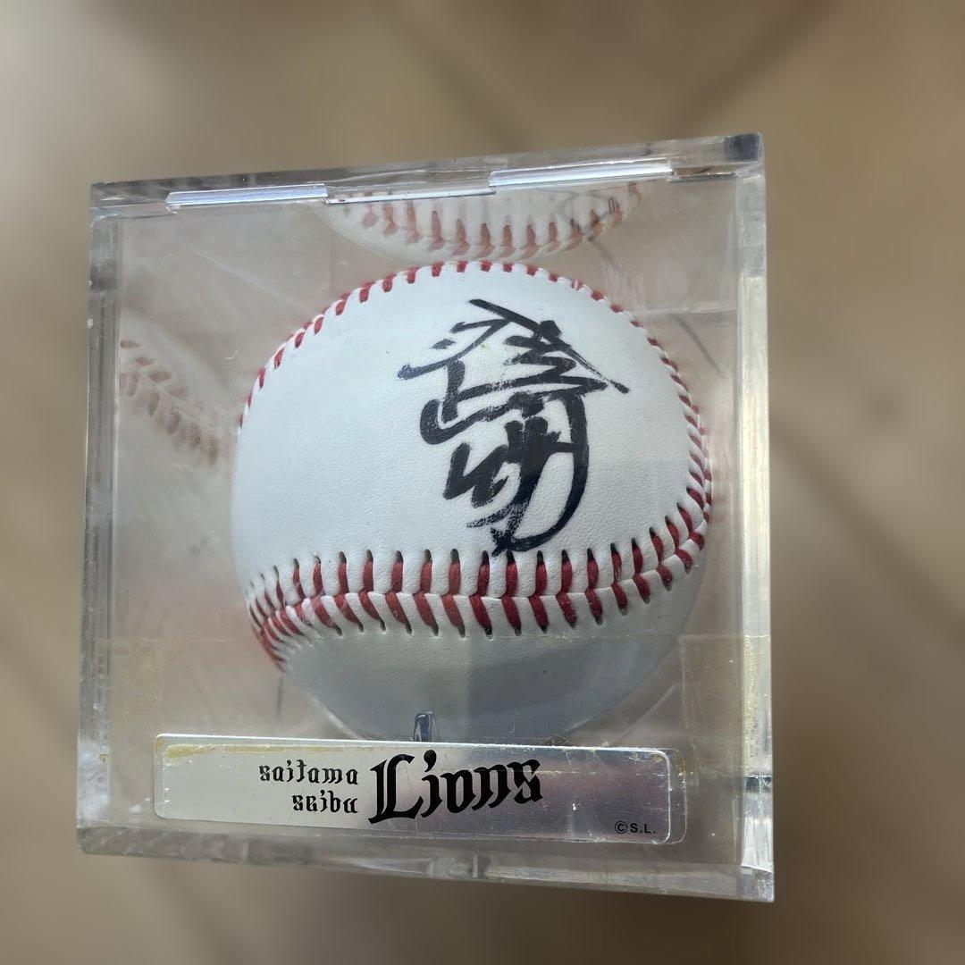 外崎修太選手　埼玉西武ライオンズ サイン入り野球 ケース付き
