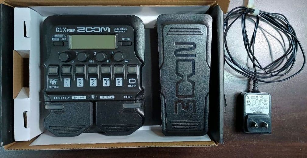 タイムセール【ギターエフェクター】ZOOM G1XFOUR ＋アダプター＋オマケ