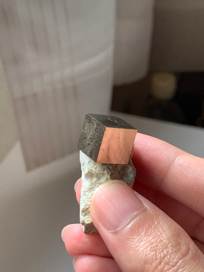 最上級！　パイライト　キューブ型原石　黄鉄鉱　鉱物標本　珍品　水石　根付　翡翠