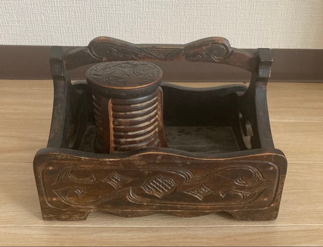 【稀少】アイヌ工芸　アイヌ紋様　手つき盆　シントコ小物入　脚付