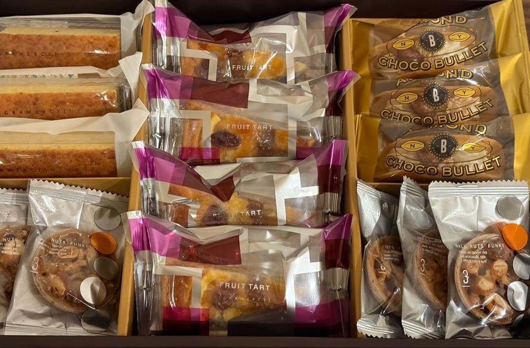 【ヨックモック】【グランマシーNY】【ブルボン】菓子&ピンクカーディガン